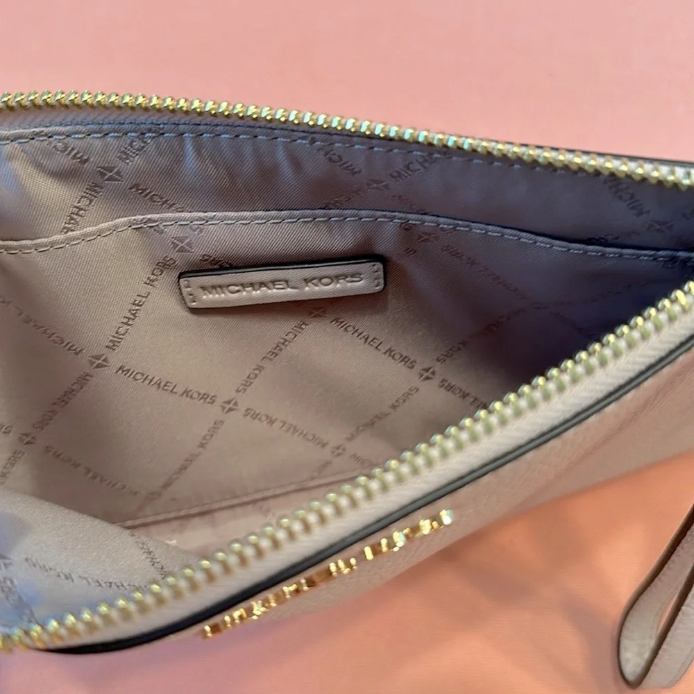 New Michael Kors Bag. Gold Zipper And Logo. Dark Pink.